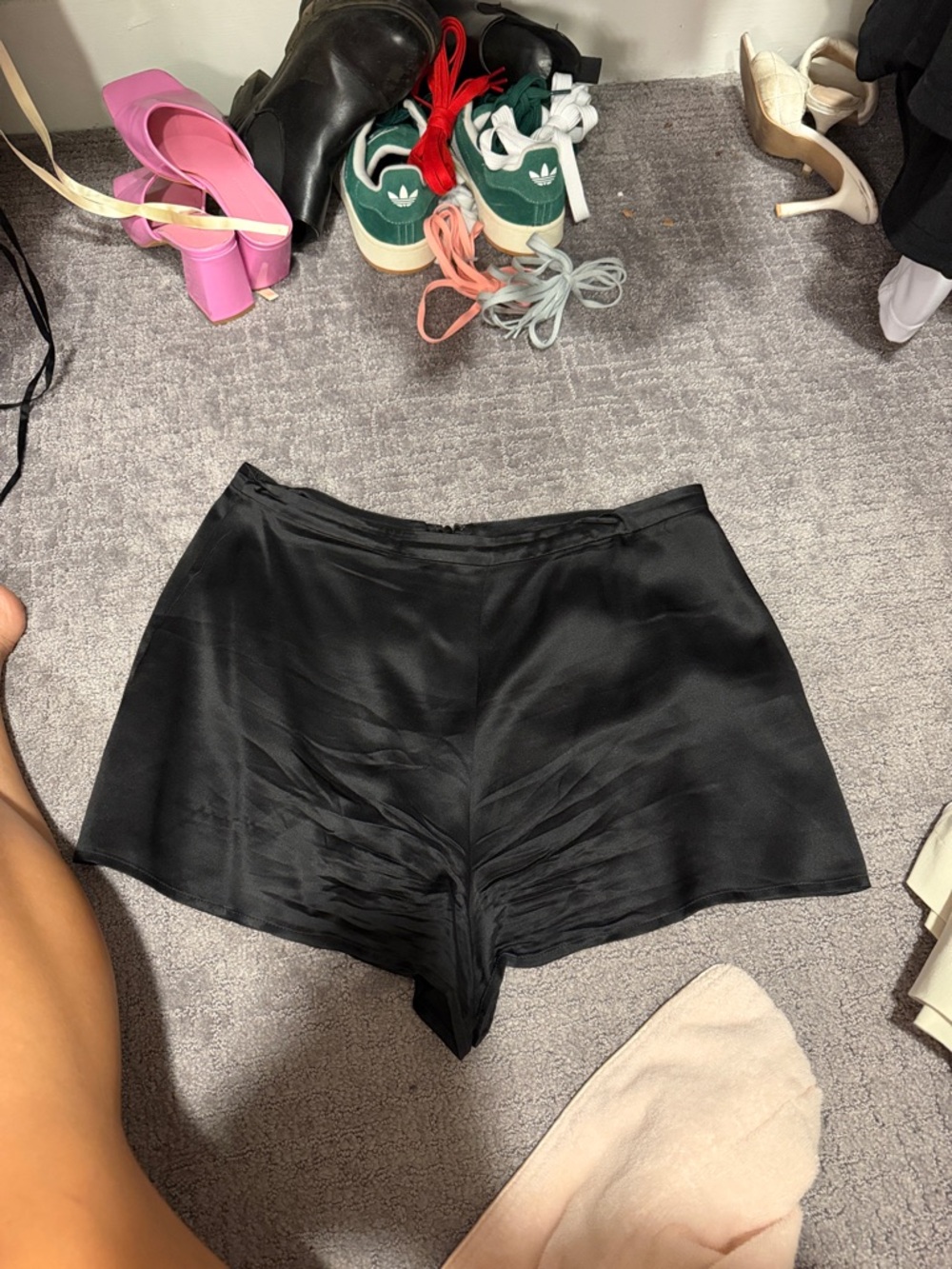 Reformation Chloe Silk Short Black - Size 10 - Picture 3 of 4